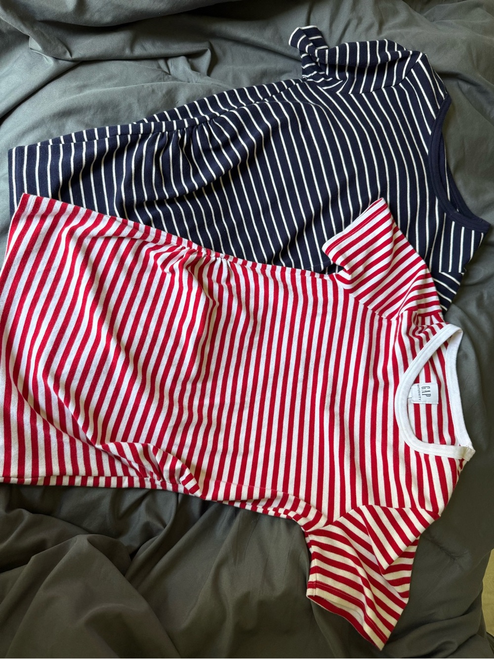 Gap maternity shirts size medium lot of 2